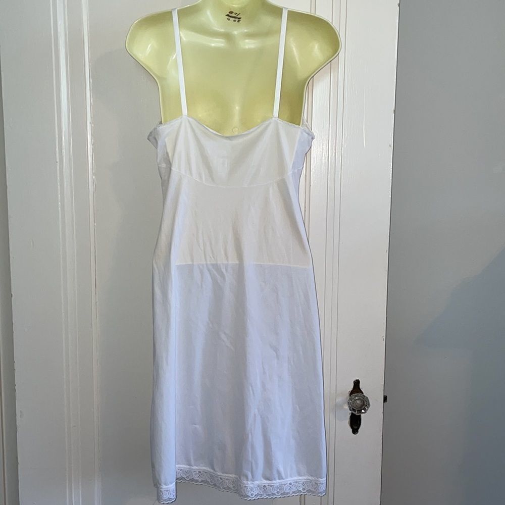 Vtg white full slip with lace details - Picture 4 of 5